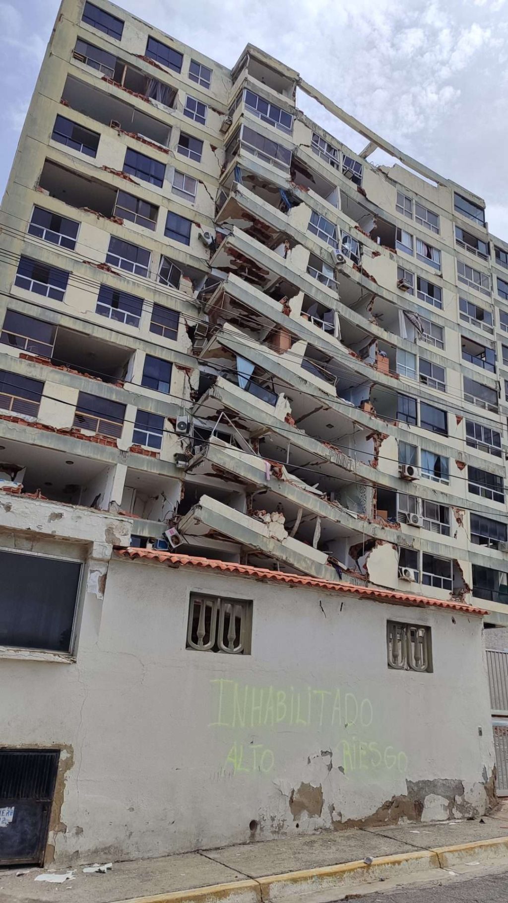 Cifras oficiales: 4.490 personas fallecidas tras los terremotos