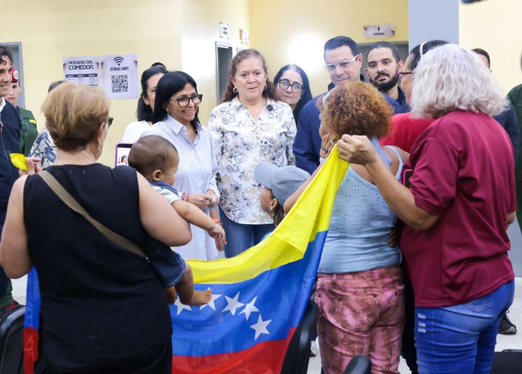 Delcy Rodríguez inspecciona refugio Mariano Picón Salas en Petare