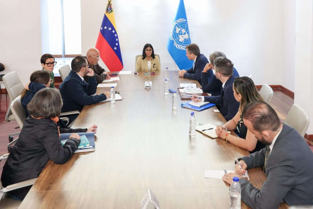 Delcy Rodríguez sostuvo reunión con subsecretario general de Asuntos Humanitarios de ONU