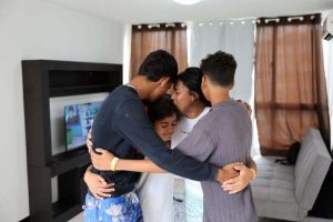 Delcy entregó las primeras viviendas a víctimas del terremoto