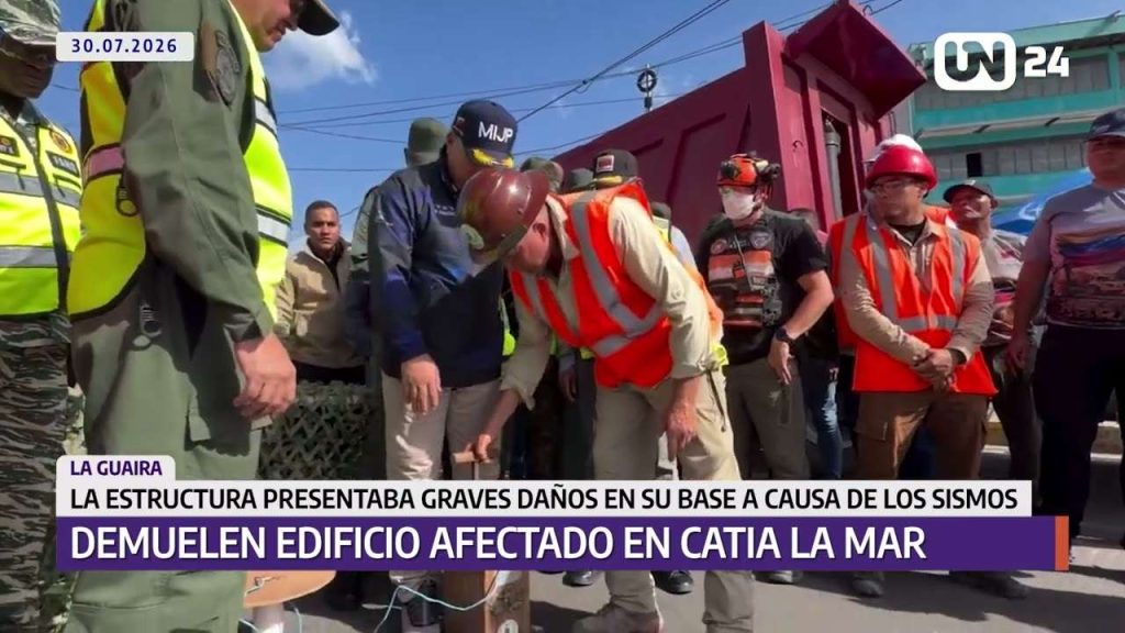 Demolición controlada del edificio Luisa Cáceres C en Catia La Mar