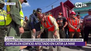 Demolición controlada del edificio Luisa Cáceres C en Catia La Mar