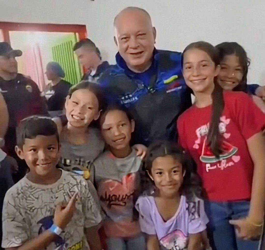 Diosdado Cabello destaca la alegría de los niños y niñas en medio de la adversidad