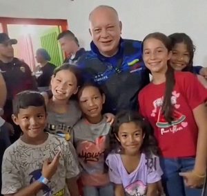 Diosdado Cabello destaca la alegría de los niños y niñas en medio de la adversidad