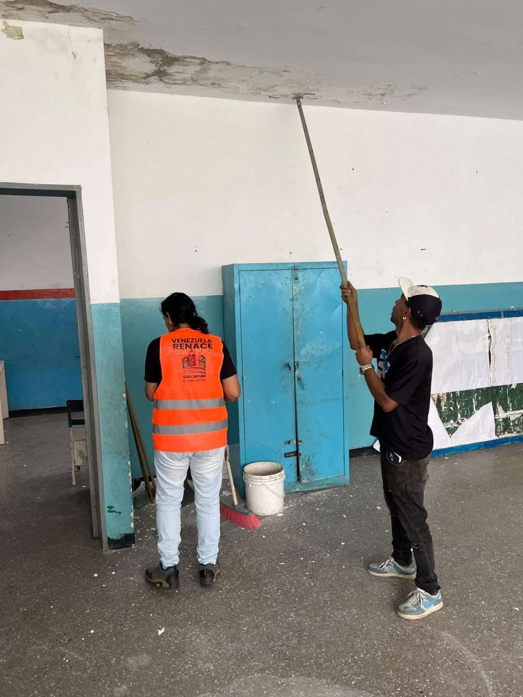 Dotan insumos para recuperar escuelas de Guaicaipuro