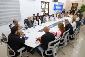 Especialistas en salud abordan a familias reubicadas en Monagas