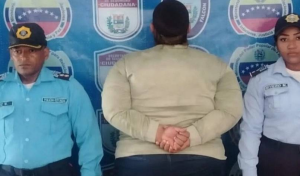 Agredió físicamente a una docente