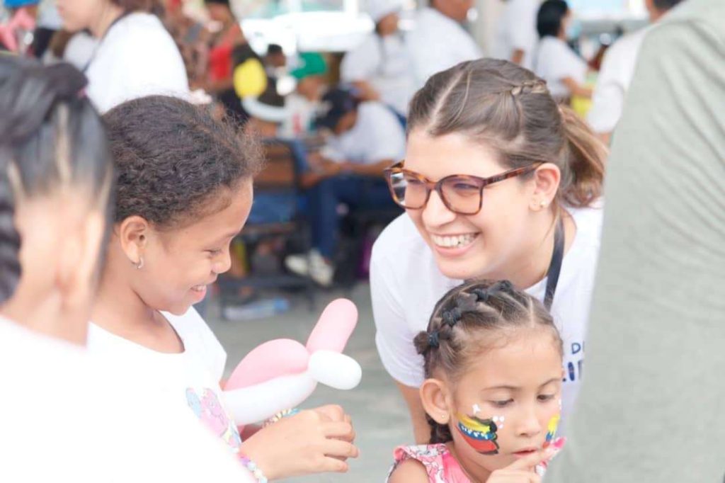 Gran Misión Venezuela Joven lleva alegría a familias en campamento transitorio de la Marítima