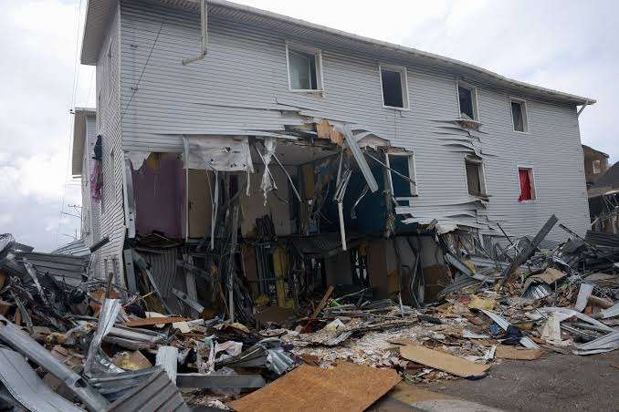 Hurtaban casas destruidas por los sismos y cayeron