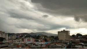 Lluvias con descargas eléctricas azotarán a estos estados por la Onda Tropical 24