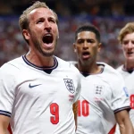 de la roja a Quansah al penal de Kane sobre Brian Gutiérrez