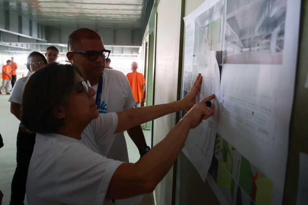 Inspeccionan construcción de campamento en el Monumental