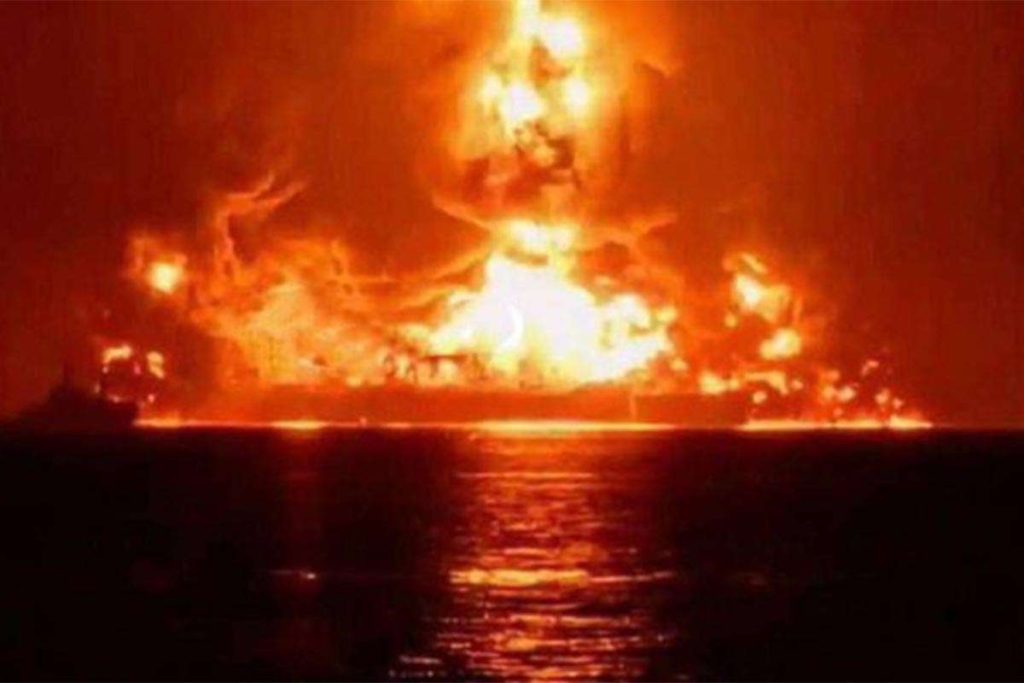Irán anuncia la explosión e incendio de dos tanqueros en el estrecho de Ormuz