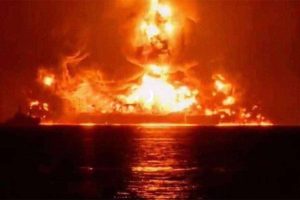 Irán anuncia la explosión e incendio de dos tanqueros en el estrecho de Ormuz