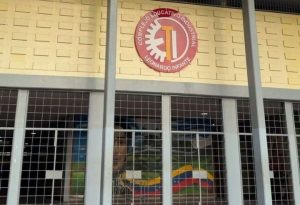Jorge Rodríguez a familias refugiadas en el Leonardo Infante: “¡No están solos!”