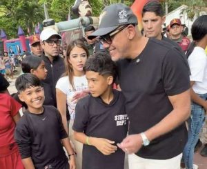Jorge Rodríguez participó en actividades recreativas con niños y niñas en Los Caracas