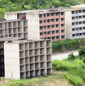 Jorge Rodríguez supervisa construcción de 2000 apartamentos en el mirador Caiza