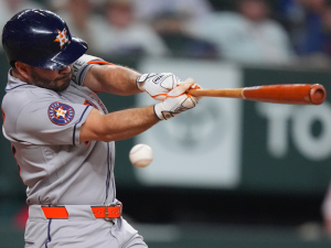 José Altuve con otro cuadrangular ante los Rangers