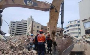 La Fanb inició demolición de edificios en Caraballeda