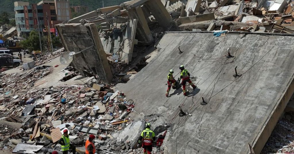 Localizaron a una niña con vida entre los escombros 11 días después del sismo en La Guaira