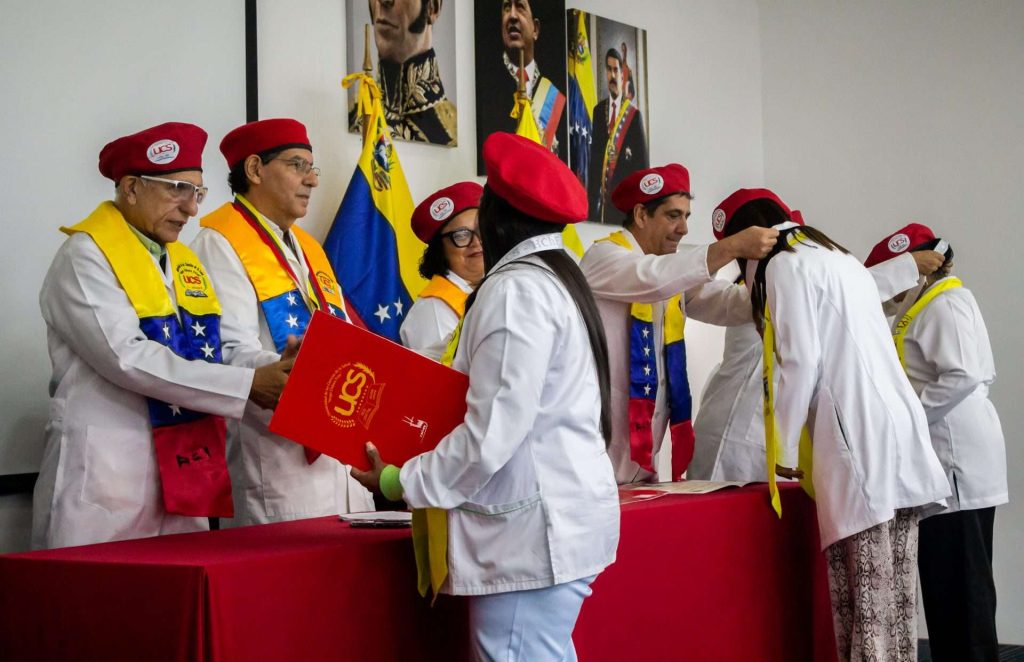 La Universidad de la Salud graduó 1.745 especialistas