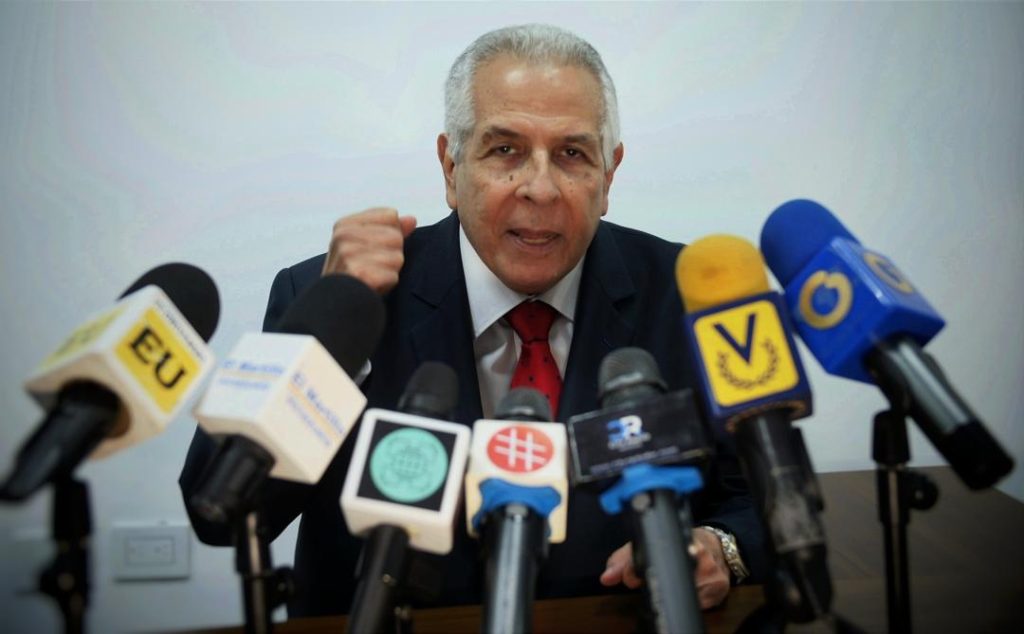 el futuro de Venezuela "no se puede decretar desde la distancia"