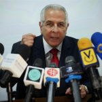 el futuro de Venezuela «no se puede decretar desde la distancia»