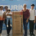 Maturín entrega dotación de enseres a damnificados de La Guaira