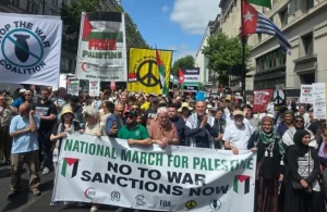 Miles de personas marchan en Londres para exigir al nuevo gobierno un embargo de armas a Israel