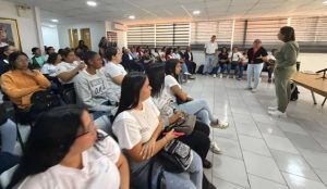 MinSalud y OPS capacitan a vacunadores en refugios temporales