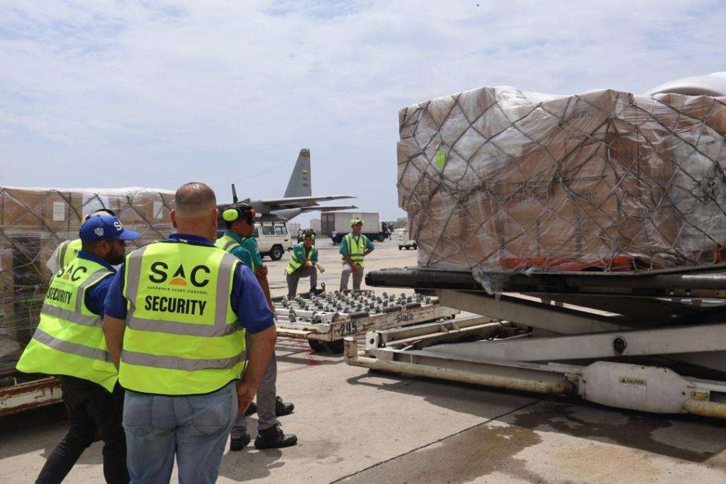 Misión dominicana llega a Venezuela con vacunas e insumos