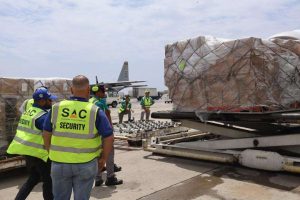 Misión dominicana llega a Venezuela con vacunas e insumos