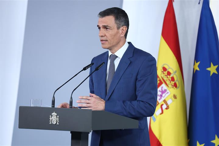Pedro Sánchez evalúa reformar la ley de extranjería para agilizar repatriaciones tras llegada masiva a Ceuta