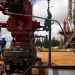 Compañías petroleras firman acuerdos en Venezuela, pero siguen las demoras para iniciar los proyectos
