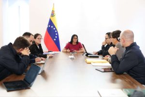 Presidenta (E) aborda estrategias de atención integral junto al equipo económico