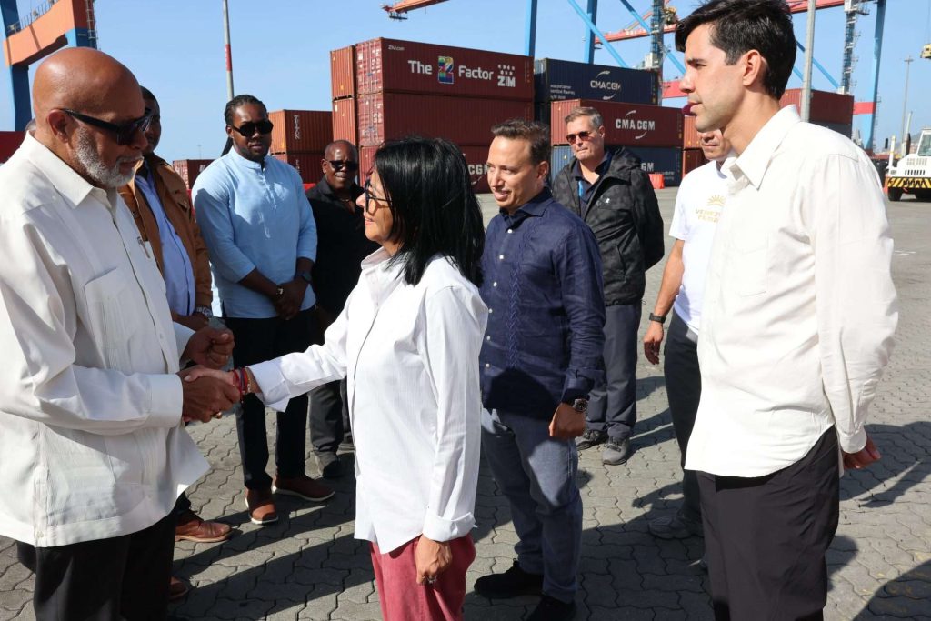 Presidenta (E) recibe ayuda de países de Caricom tras el doble sismo