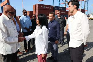 Presidenta (E) recibe ayuda de países de Caricom tras el doble sismo