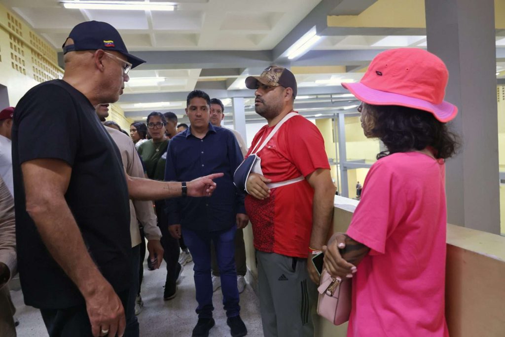 Presidente de la AN supervisa atención a 117 familias en campamento transitorio en Petare