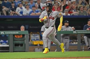 El gesto de Ronald Acuña jr. con una joven promesa del béisbol que sobrevivió a los terremotos en La Guaira