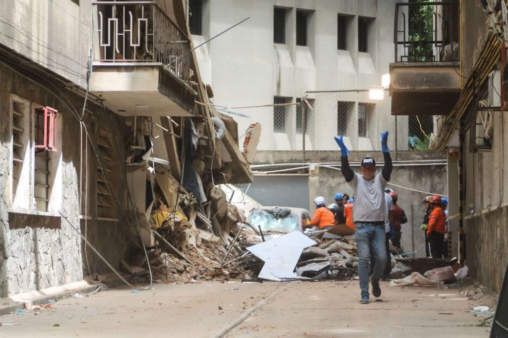 Siete edificios se cayeron ante la fuerza del terremoto en Caracas