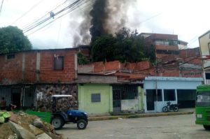 Sofocan incendio de dos viviendas en Guatire