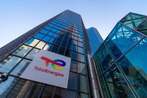 TotalEnergies prevé que normalización del mercado petrolero tardará tres o cuatro meses