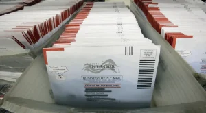 Trump pidió al Supremo aplicar restricciones al voto por correo