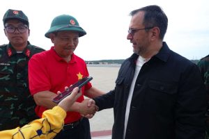 Venezuela despide a la brigada de rescatistas de Vietnam tras labores humanitarias