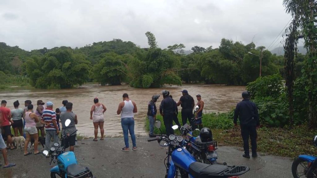 Vigilan cauce del Río Grande tras intensas lluvias en Acevedo