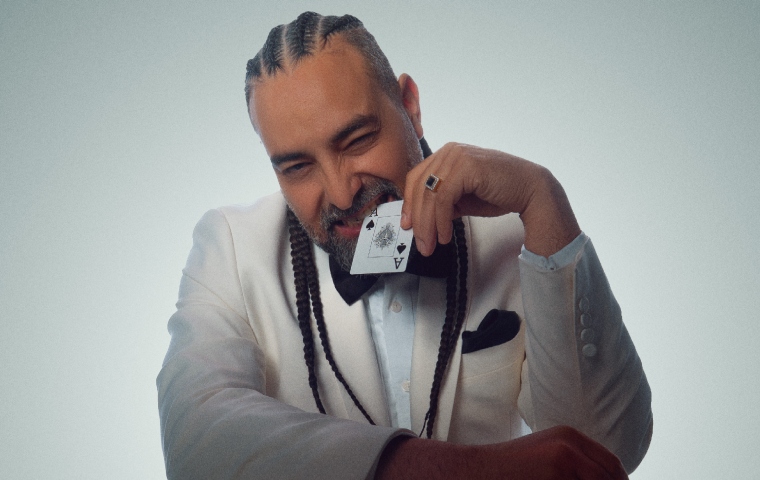 Alain Pérez presenta “La moneda”, una canción sobre el amor que nunca se olvida
