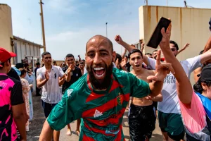"No se pueden dar cifras exactas, es imposible, hay miles cruzando", caos absoluto en la frontera entre Marruecos y Ceuta