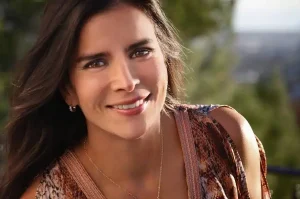 Patricia Velásquez llega a La Guaira con ayuda humanitaria para los damnificados