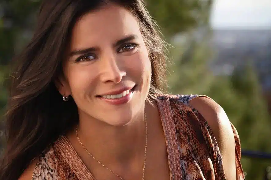 Patricia Velásquez llega a La Guaira con ayuda humanitaria para los damnificados