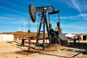 El petróleo de Texas se desploma un 5,7% ante la expectativa de una reapertura de Ormuz